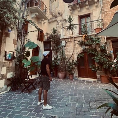 Buda87365's profile picture. Nadie dijo que fuera fácil…! Acepta críticas constructivas de alguien que haya construido algo! 💚👮‍♂️🇪🇸