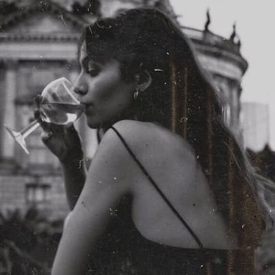 ☆ her aura is made of poetry, roses and galaxies. ☆
capricorn • ENFJ-A • she/her