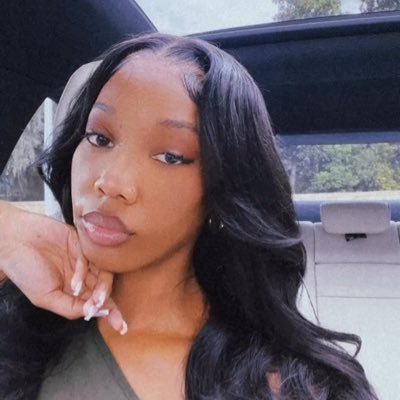 gorjus_girl's profile picture. come in. sit down. shut up.