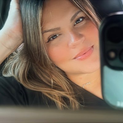 TaianeAMedeiros's profile picture. Saber que Deus conhece tudo a meu respeito e ainda assim me ama é de fato meu consolo definitivo❤️