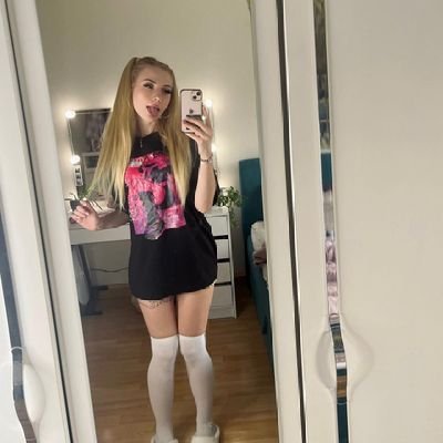 a girl in love with techno
Blondie 7'2 😜
LA 📍.
..I be that pretty mf