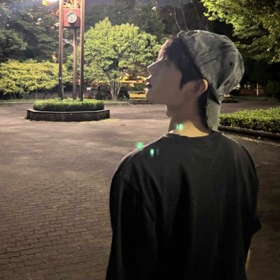 im a devoted stan of singer, actor, artist, comedian, light, angel, and vampire baby KIM SUNOO....