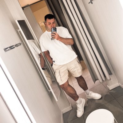 De la enfermería a la ropa, pasando por las letras: aquí hago de todo un poco.
¡multitasking nivel pro!
Destinos Opuestos ya disponible en AMAZON