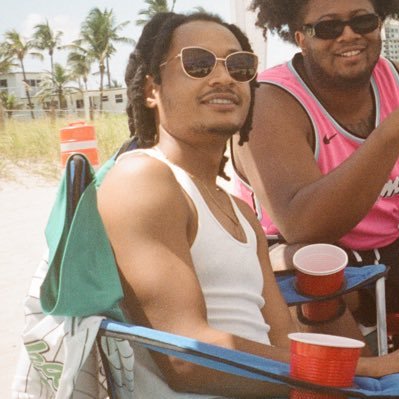Big girl enthusiast. Professional drinker. Stand up man & comedian 🇭🇹 Play me in chess