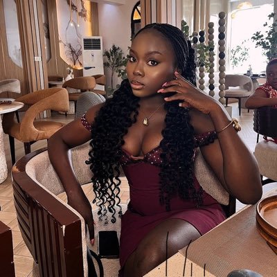 A very unique and special babygirl🦋/A Chef 👩🍳 in progress/Chelsea lover💙💙/lover of good music🎶 /Your favorite perfume girl 👧