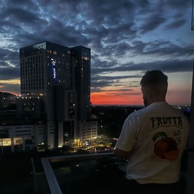 freemyboyRoss's profile picture. Casual.