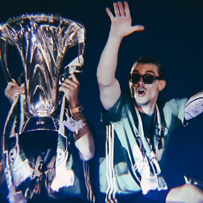 - وعبر الزمان سنمضي معا، يأجمل من احببت💚
@ALAHLI_FC