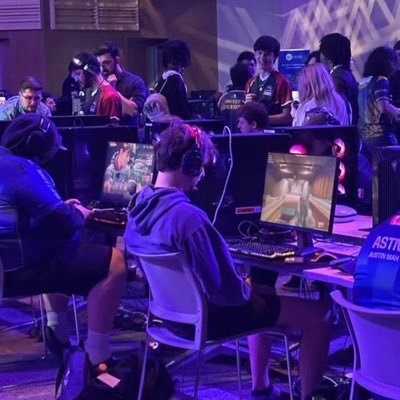 bcurzz's profile picture. 24 | @keyanoesports alum