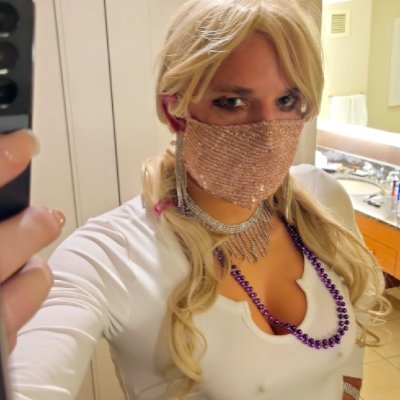 just a desperate sissy who travels now and then. I'm interested in making content and connecting with alpha's. hit me up