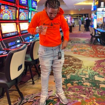 LonerVibes🚶🏽♂️♈️#CentralStateUniversity✍🏼 Hustling Will Keep You Motivated⚡️ig:_omgflex