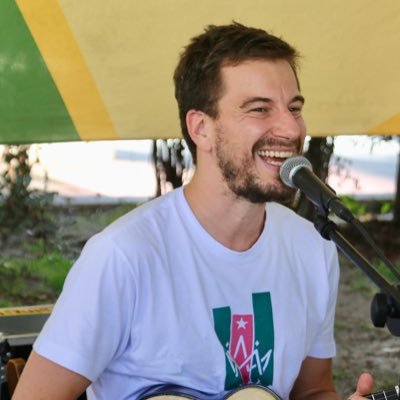 Cantor e diretor do Simpatia é Quase Amor | Compositor da Estação Primeira de Mangueira | Amante do Brasil |