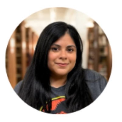 MsRobles_J's profile picture. Librarian 📖