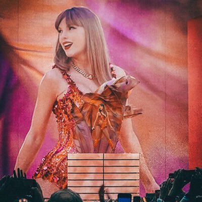 Swear to be over dramatic | Red stan | 23 in her fantasy | #1 Blank Space stan