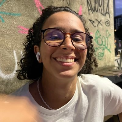 wwwprogla's profile picture. mestranda em computaria, dev, desenho tb, devagar me iludo fácil