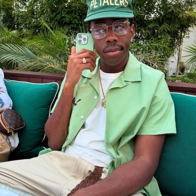 slaturnz's profile picture. fuck it