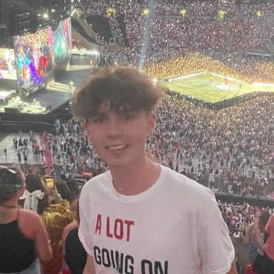 18 uk | swiftie and daisie 💞 | 📷 insta ~ jamesssharpe | 🤍💙 | 🔮 ~ 🪩| 💚💛💜♥️🩵🖤 🩷🩶🤎💙🤍🧡