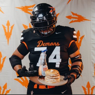 OL/left guard 🏈/ powerlifter🏋️/thorwer ☄️ 6’3 /285lb/ class of 2026