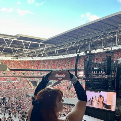you can hear it in the silence | 26 | she/her | swiftie since ‘08 | 15/08 & 17/08 & 20/08 | swiftie, FOB fan gal