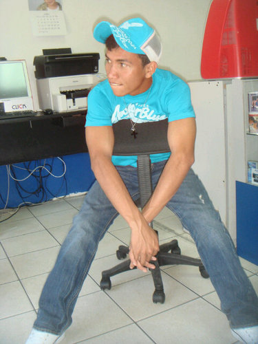 im the real friend who somebody in the world is looking for!!  pin:25F42C60