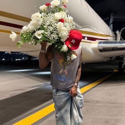 MasterGucc97625's profile picture. DAVIDO 🔥🐐      MESSI 🐐 

         LIVERPOOL ❤️