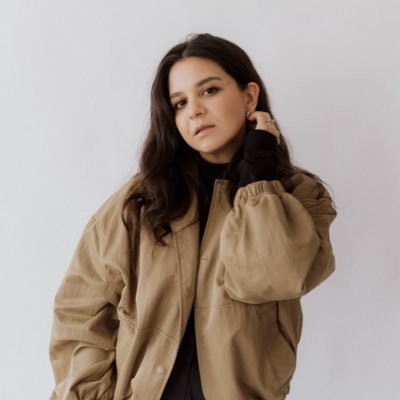 a quaintrelle. cómica con alma melancólica. guionista & productora mexicana.