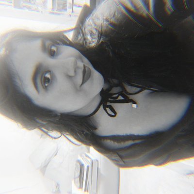 tengo la sangre envenenada para siempre de buenas intenciones. hablo de libros y más en @unamalalectora.