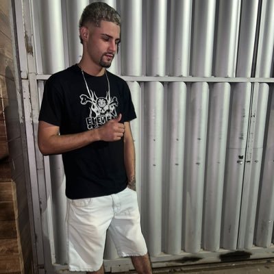 Variooos na maldade eu só peço que Deus venha me guiar🙏