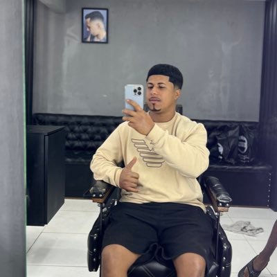 Se me jogarem no inferno eu viro a luz no meio das trevas Vou quebrar todas as regras mas não vou morrer na merda 🫡🥷🏾