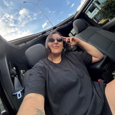 julianamamacita's profile picture. mi casa está llena de gatos.