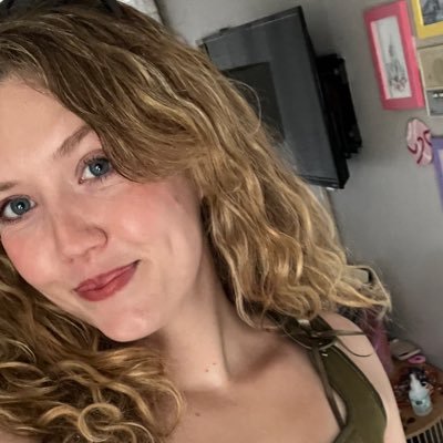 ootw_lover's profile picture. too soft for all of it ☁️ she/her. 29.