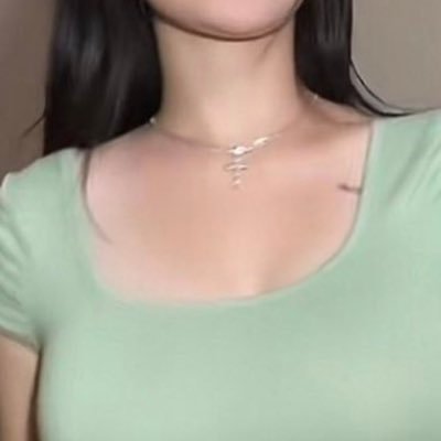 18+ No soy yo quien escribe, es mi mente excitada la que hace todo eso. 18+ Parody, soy una creación de la IA.