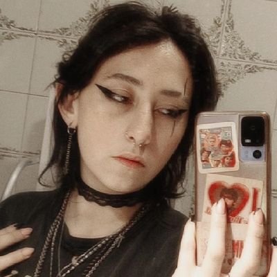 hincha de zouis since 2013 | #1 stan de mi yo y mi mini mi | 23🏳️🌈 | anarquista Ⓐ