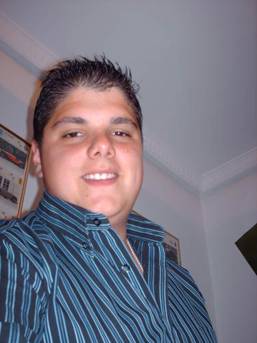 Nacido en Suiza, de padres extremeños y corazón villuerquino, estudiante de medicina en la UEX.