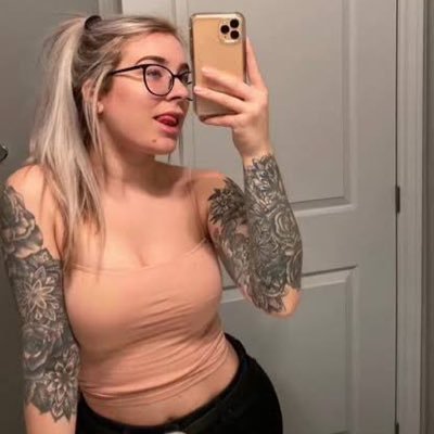 LisaSandra41905's profile picture. 