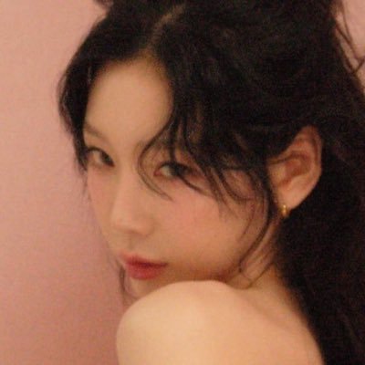 εϊз Profile