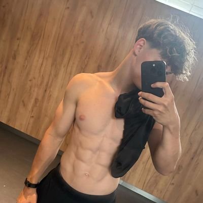 r0adman18's profile picture. ~ 18yo