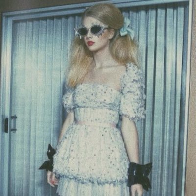 r0binlor's profile picture. he/they | transmasc lesbian | 21 | tn x1 liz huett x5
