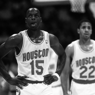 🇨🇦 hooper. 10 year vet 🌍🏀wichita state alum 14’