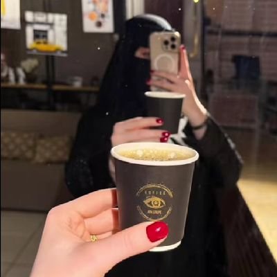 ناشطة حقوقية ومهتمة بقضايا حقوق الإنسان والمرأة في المجتمع الدولي