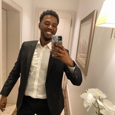 buildwithsam_'s profile picture. 8h sleep but still tired? me too.  
building Wakely -  the 30-sec ritual  
to fix tiredness 🌅 https://t.co/Srzg6L7Nvh