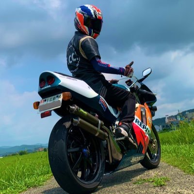 NSR250R🏍と夫婦共同所有のRVF🏍️/バイクを眺めながら缶コーヒーを飲める場所を求めて走ってます☕️ /基本夫婦ツー/走るのも磨くのも作るのも好き(°▽°) ︎/︎YouTube初めました◀◁ꫛꫀꪝ
