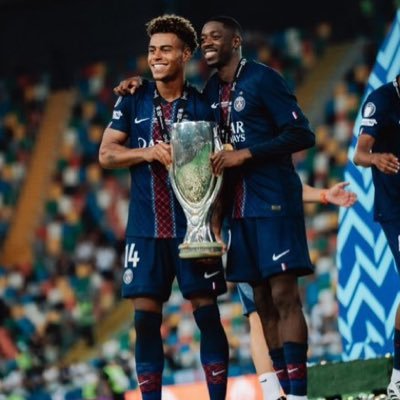 @lewishamilton 🐐 @psg_inside ❤️💙 https://t.co/bNu557MnWG