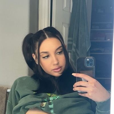 Ps j’aime sucer alors parle pas beaucoup vient dm 💋💘