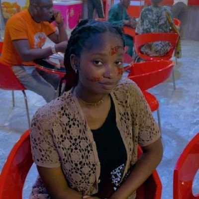 Gracie🖤
Aspiring Jawsmith 🦷
Closet Writer
Melanin flavored 🇳🇬🤎
Fantasy and dark academia 💀.
#booktwt
CR~ Feminology by Florence Dressler