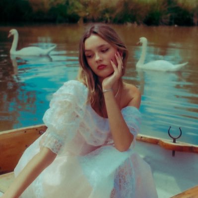 rubyrobertssss's profile picture. my latest single 'My Endeavour' - listen now! 🦢✨