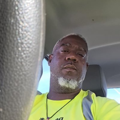 EddieSmilezz's profile picture. I'm looking for text buddy (sugar baby) which in return for weekly allowance I'm ready to spoil you with my money and everything❤️🥳