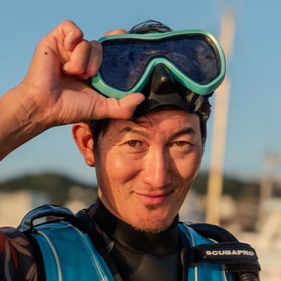 葉山ダイビングサービスの店長すぎきくん/365日葉山の海に潜っているので葉山の海のことはなんでもきいてください/経験本数1万本以上/手話/ウクレレ