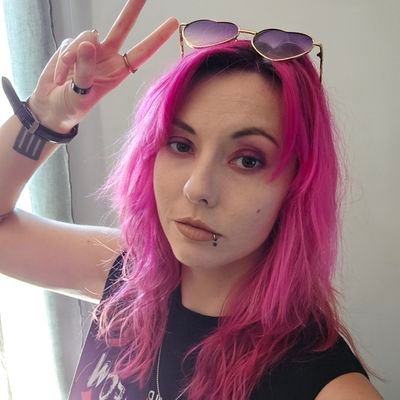 FR | Affiliée Twitch | 29yo | 🏳️🌈 | Je crie beaucoup et j'ai aucun skill |
She/Her |
VG 🌱 | Grande joueuse de kazoo | Un max de shitpost | SEP/Crohn