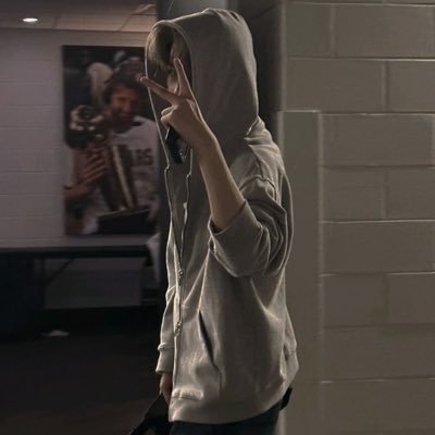 uukt53589's profile picture. @ENHYPEN_members 🐥                      @IVE_twt 🐱