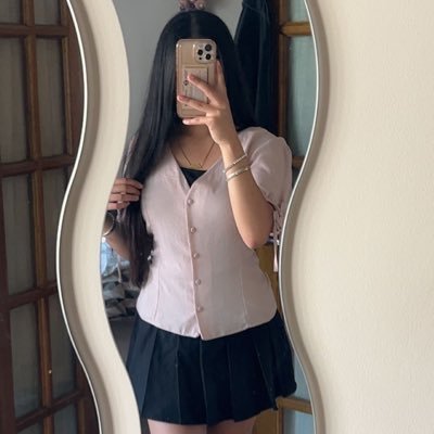 18, yes I have a baby face. born in 2006 , here for the vibes and memes. @saffprivv my private . “HAWK TUAH” spit on that thang”